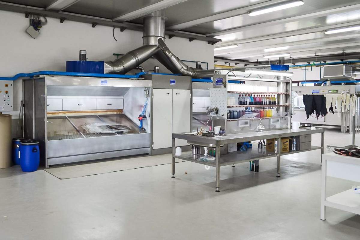 manual spray booth