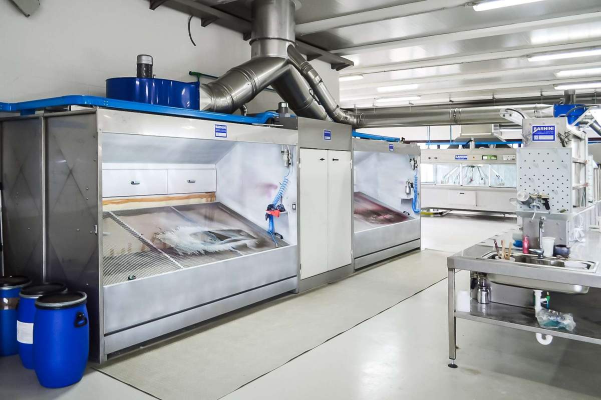 manual spray booth