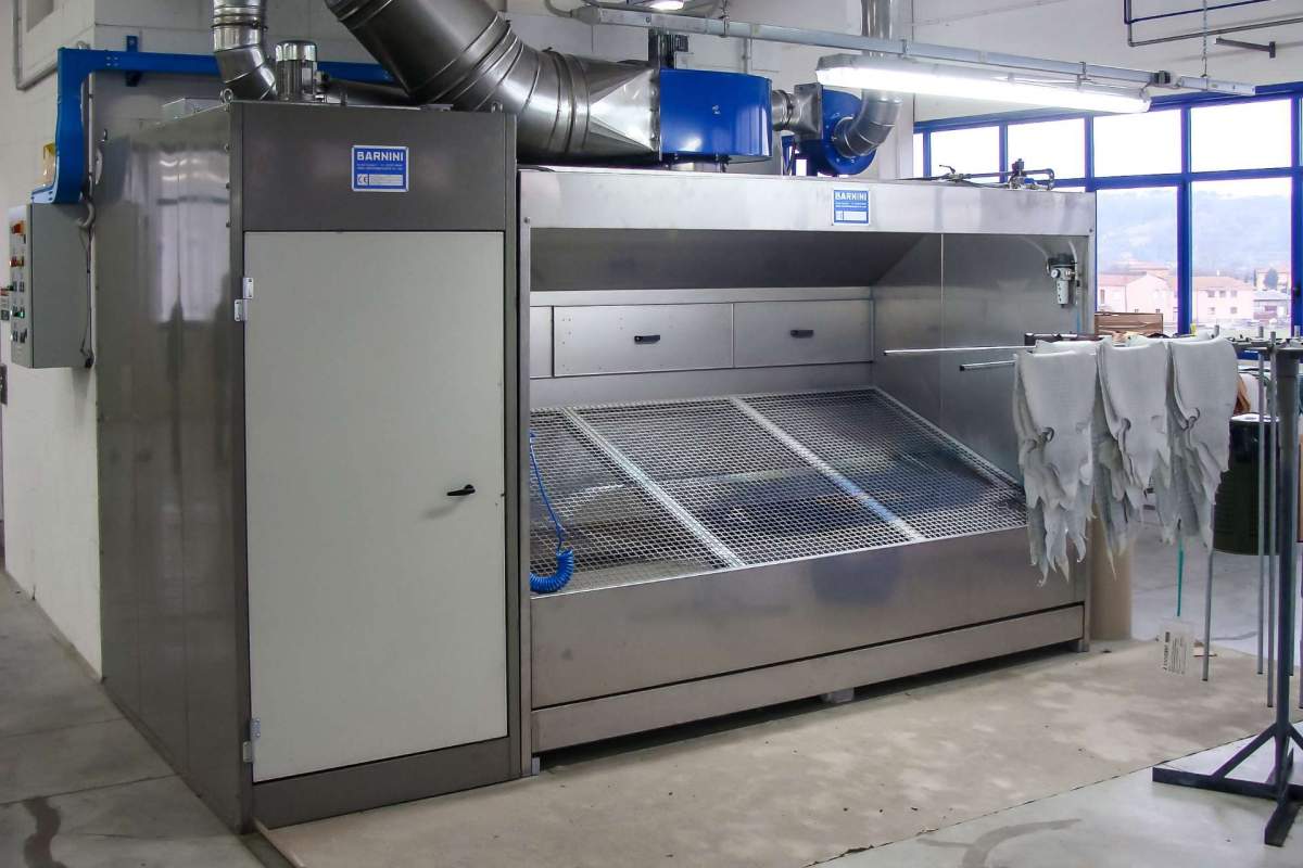 manual spray booth