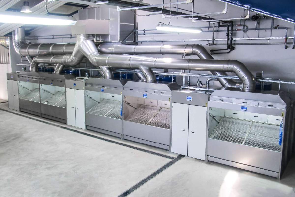 manual spray booth