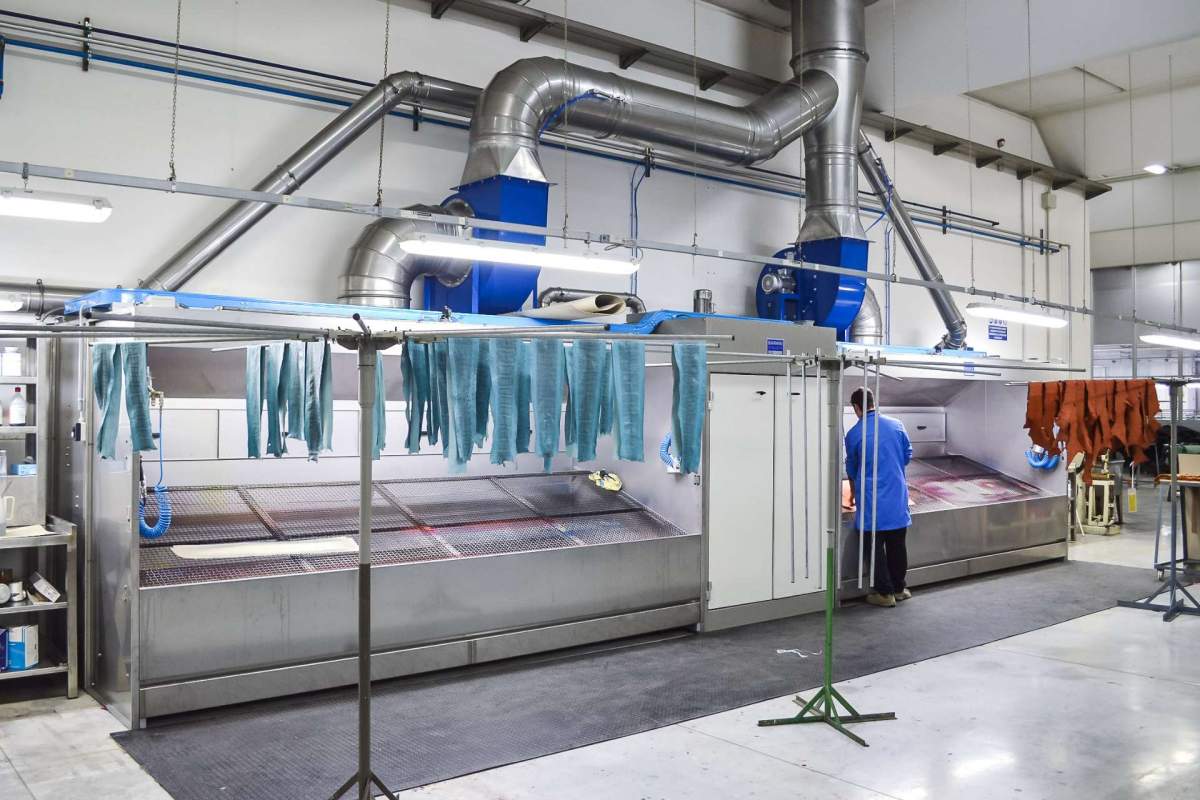 manual spray booth